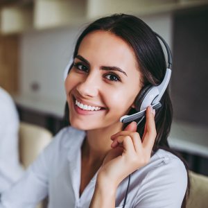 Empleado de asistencia de Geo-Plus